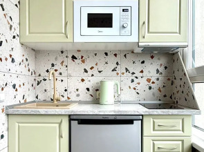 Апартаменты уютные ApartMari Пионерский: с видом на море, первая линия с выходом на пляж