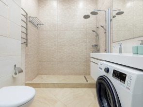 Квартира для 4х гостей в минуте от моря с оборудованной кухонной зоной и просторным душем