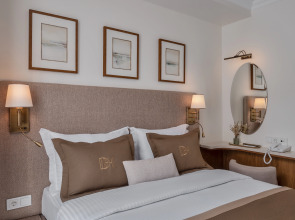 Отель Delita City