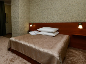 Отель Новоженовский