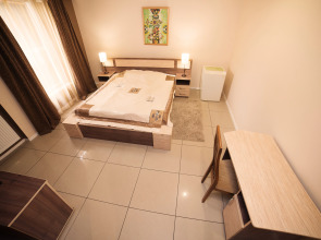 Отель Jam Trusakvets