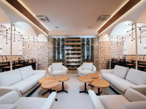 Lazure Hotel and Marina