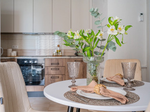 Апартаменты на Краснолесья 10/3