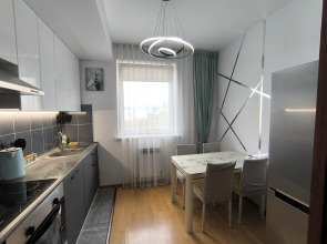 Двухкомнатная Квартира в Центре с Видом на Город и на Горы