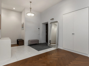 Апартаменты 4-комнатные HomeApart К.Маркса, 30