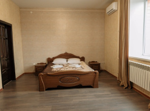 Отель Корона