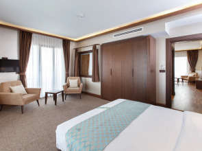 Курортный отель Sera Lake Resort