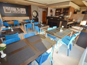 Отель Swiss Holiday