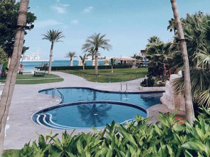 Отель Dubai Marine Beach Resort & Spa