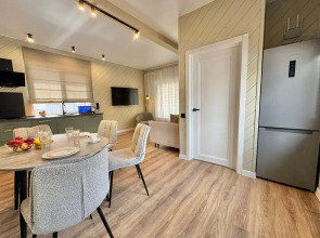 Частный дом с новым дизайнерским ремонтом и мебелью