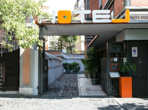 Orange Hotel
