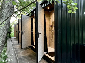 Поляна Глэмпинг, 1-я линия моря (12+)