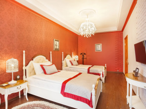 Отель Кристэлла