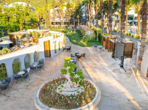 Rose Garden Premium Hotel