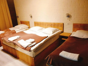 Отель Come & Rest