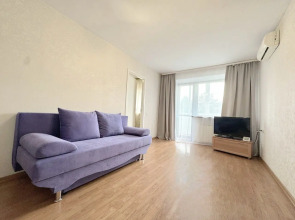 Квартира Двухкомнатная с Балконом и Кондиционером в Центре на Весенней