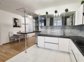 Апартаменты Трехкомнатная Квартира Люкс в Центре Омска