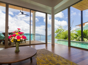 Отель Wyndham Grand Phuket Kalim Bay