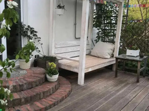 Апартаменты возле пляжа с красивым садом