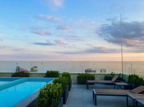 Апартаменты у Дендрария в ЖК Метрополь на самом высоком этаже, где есть бассейн