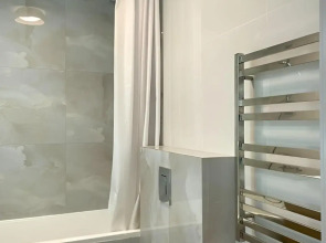 Апартаменты Айсберг с видом на храм с балконом