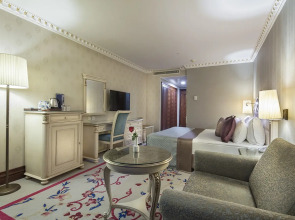 Отель Merit Crystal Cove Casino & SPA