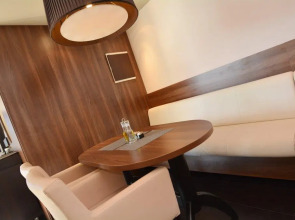 Отель Swiss Holiday