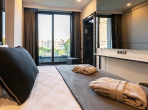 Отель Lucky Monkey