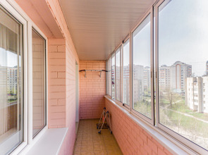 Апартаменты двухкомнатные в светлых тонах вблизи центра города