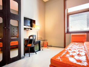Orange Hotel