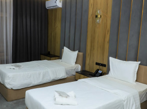 Отель Rich Land