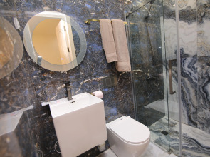 Отель Louvre Home