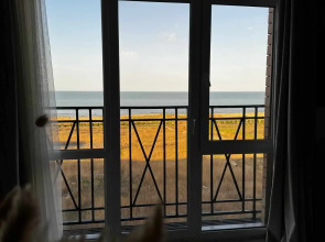 Квартира Трехкомнатная уютная с потрясающим видом на море