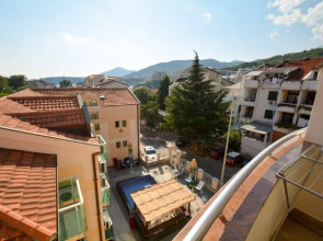 Отель Swiss Holiday