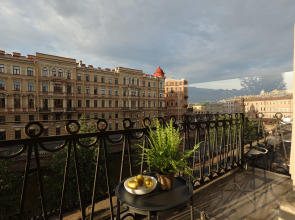 Апартаменты Bird Nest 80 кв.м с Балконом и Видом на Набережную Канала Грибоедова