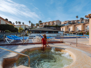 Курортный отель Ramada Hotel & Suites by Wyndham Costa del Sol