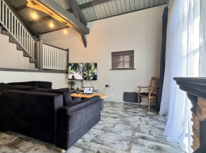 Частный дом коттедж у пристани в центре города