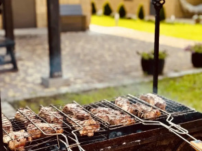 Частный дом часть с 2 спальнями с видом во дворик