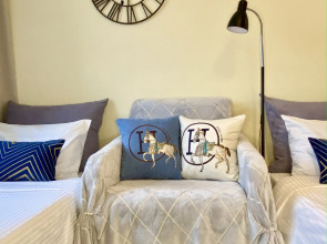 Апартаменты Версаль на Космонавтов