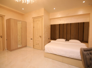 Отель Louvre Home