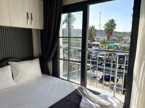 Отель Bed&Breakfast Marina Lora