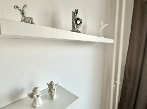 Апартаменты Истоман Two с видом на пруд