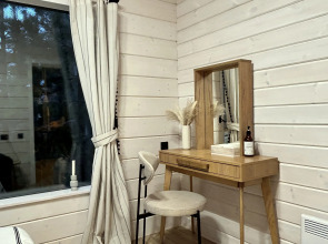 Частный дом у озера с террасой Сосновый дом