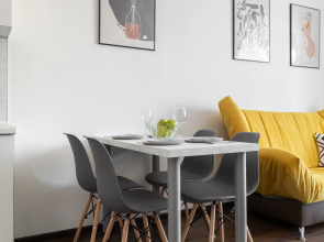 Квартира Kvartirika Black & White с красивым видом на город