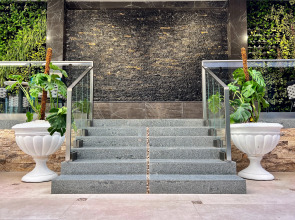 Отель Marjan Plaza