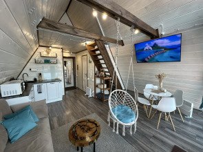 Частный дом Над Рекой с видом на Озеро