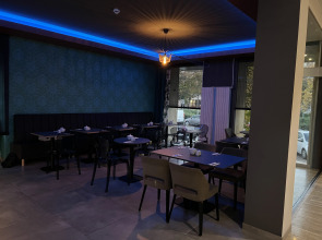 Отель Attaché an der Messe