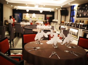 Отель Sanouva Danang