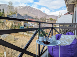 Квартира двухуровневая с видовым балконом в центре Красной Поляны