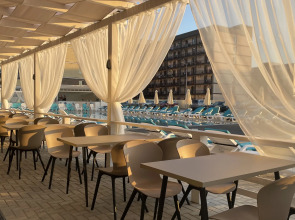 Апартаменты с бассейном у моря